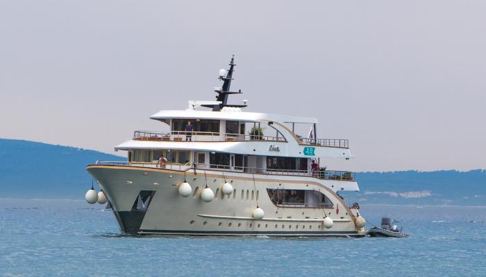 Deluxe Superior cruiser MV Riva