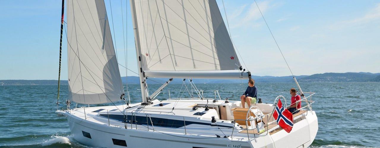 sailboat Bavaria C42