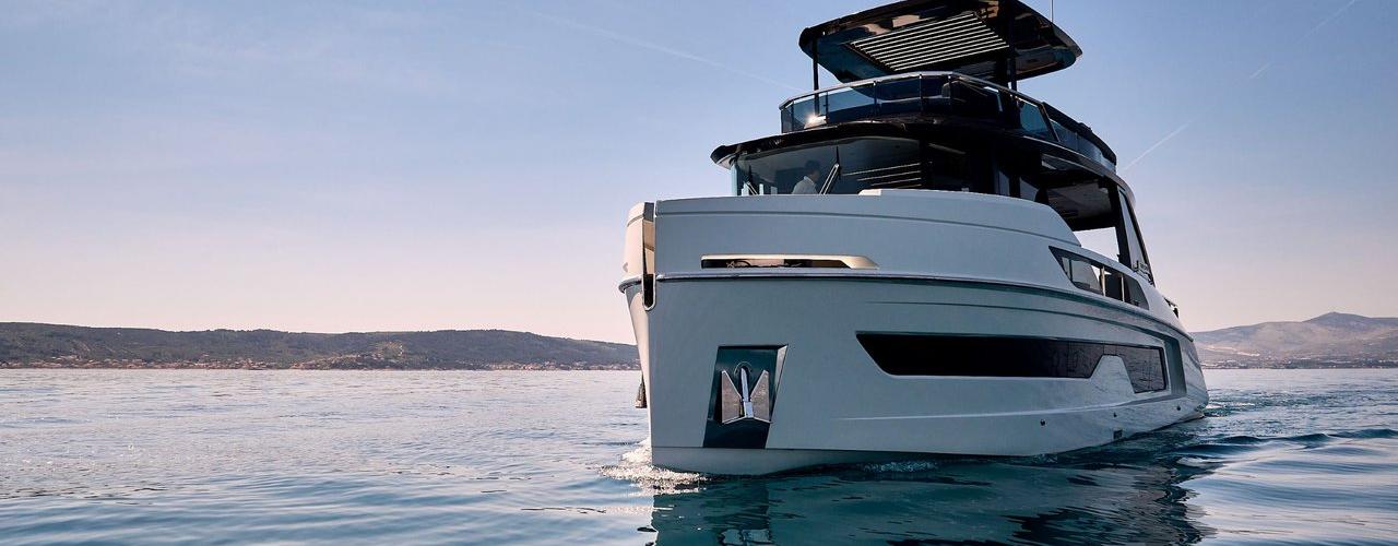 motor boat Explorer Fly 62