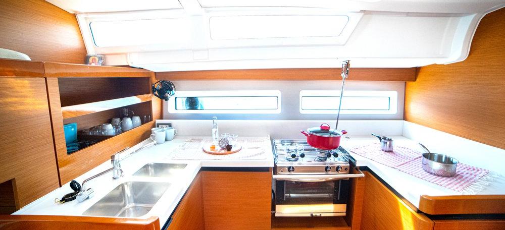 2022. Sun Odyssey 490